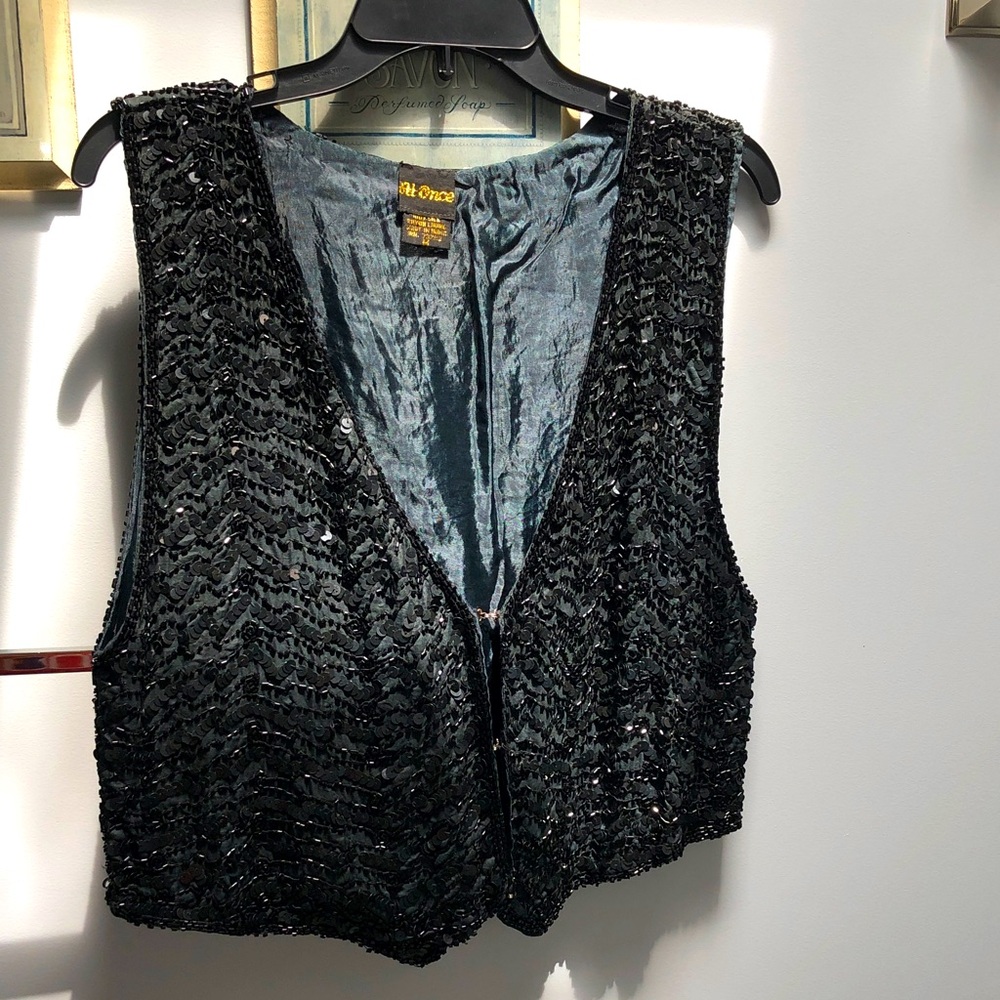 Black Sequin Beaded Vest! Silk! Vintage! Medium! Hook-n-eye front closure!
